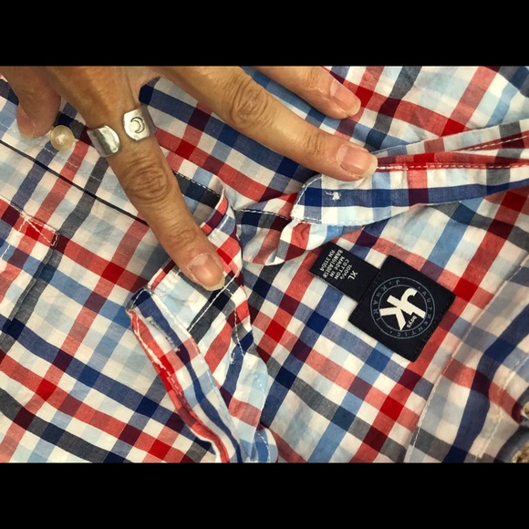 💖 closet cleaning. Like new Plaid button down - Picture 2 of 3